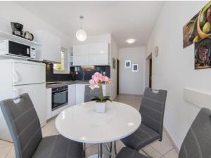 Apartments Tafra - One Bedroom Apartment