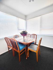 special in winter from 138 for three bedrooms unit in Johnsonville Wellington