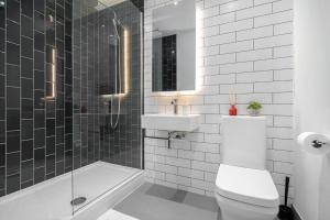 Luxurious Riverside Apartment in Central London