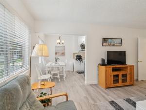 Beautiful 2 Bed Beach Getaway #115 condo
