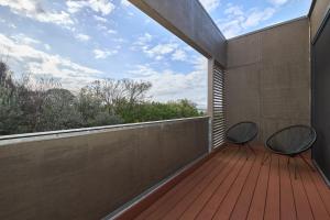 Debonair Townhouse - 150 metres to beach