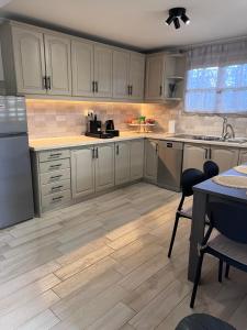 Demis Apartments Near Athens Airport