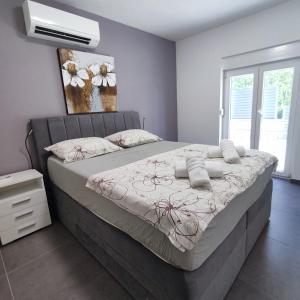 VILLA PALAVRA - Apartments With Amazing Sea Views and Heated Pool