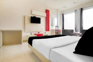 Collection O Amritsar Near Railway Station