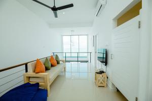 Sea-Front Apartment with Pool