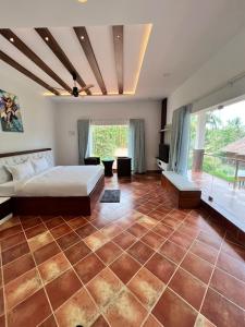 Riverside Luxury Private Pool Villa in Athirappilly