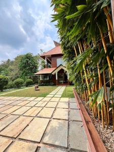 Riverside Luxury Private Pool Villa in Athirappilly