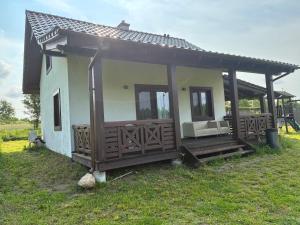 Domek nad jeziorem w Świekatowie