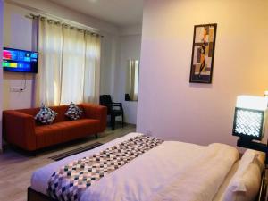 Snow Crest Residency - A Pure Veg Hotel