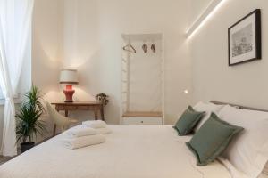 Bright Terrace Loft in Florence Center