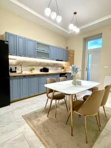 Central View Apartment