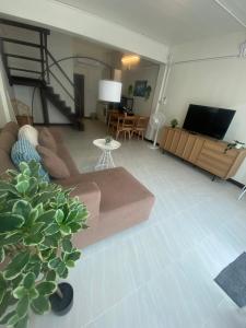 Spacious 2-storey apartment near beach in prime location
