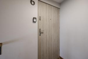 Grunwald Raszyńska Bright Apartment by BookingHost