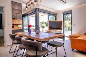 Andrea Deluxe Apartment with Pool