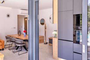 Andrea Deluxe Apartment with Pool