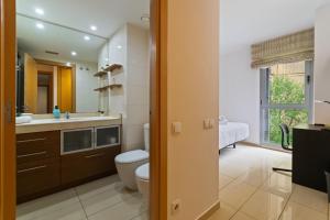 Fira Suites - Habitaciones privadas en Apartamento compartido