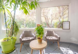 Hotels B&B HOTEL Hyeres : photos des chambres