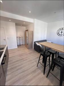 Studio Centre Cannes la bocca - 5 min des plages - WIFI Clim