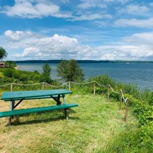 Luxury Holiday Home with Hot Tub & Wifi