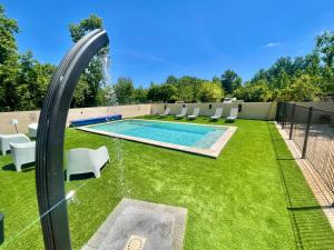 Maisons de vacances  O Chai Nous  Piscine - Billard - Babyfoot - Structure de Jeux : photos des chambres
