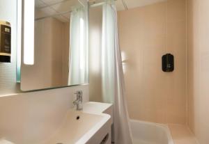 Hotels B&B HOTEL Cholet Sud : photos des chambres