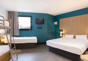 Hotels B&B HOTEL Cholet Sud : Chambre Familiale