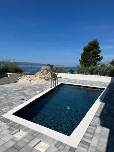 Luxury apartment with swimming pool