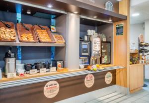 Hotels B&B HOTEL Cholet Sud : photos des chambres