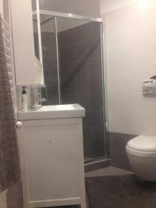 Quiet, central, on airport metro and bus line