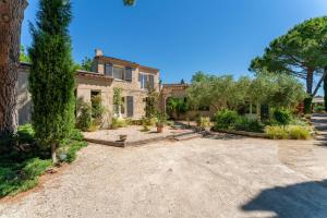 Villas Charmante Villa avec piscine : photos des chambres
