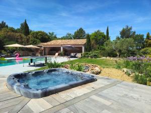 Villas Villa provencale au coeur du pays d’Aix, piscine, vue imprenable : photos des chambres