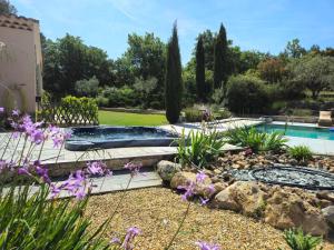 Villas Villa provencale au coeur du pays d’Aix, piscine, vue imprenable : Villa