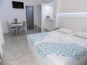 One-Bedroom Apartment - Semi-Basement room in Anemos Studios