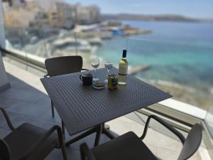 Bugibba - Central Luxury Seafront, only for family