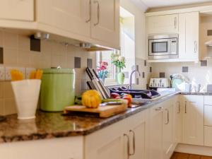 4 Bed in Bakewell PK911