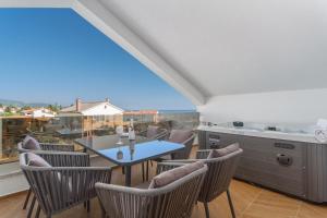 Villa Palma Krk Penthouse apartment with sea view and private jacuzzi