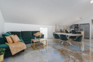 Villa Palma Krk Penthouse apartment with sea view and private jacuzzi