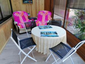 Maisons de vacances le mas d-hillaire 2 personnes a saint jean du bleymard : photos des chambres