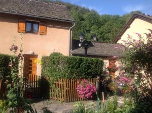 Maisons de vacances Gite Le Mas d-Hillaire 2/4 personnes a Saint Jean du Bleymard : photos des chambres