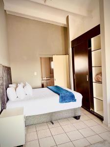 Dainfern Fourways apartment offering privacy and a lavishly expansive balcony views