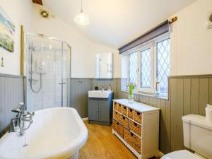 3 bed in Weybourne 90943