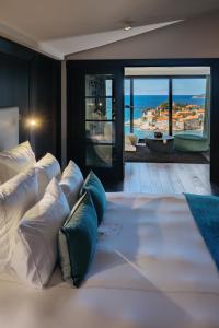 Suite with Sea View room in Villa Geba
