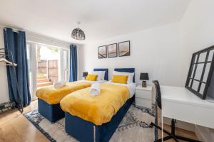 Spacious 2 bedroom home, Contractors friendly and free parking