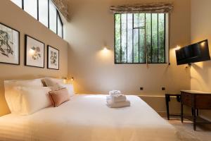 Pick A Flats House in Saint-Germain des Près - Impasse Paul Louis Courier