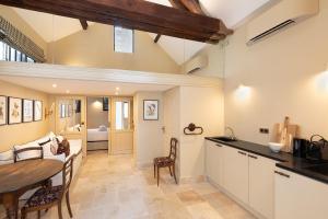 Pick A Flats House in Saint-Germain des Près - Impasse Paul Louis Courier