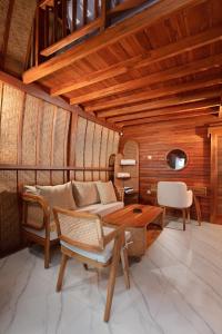 Luh Adi Villa 1, Balinese Wooden House in Uluwatu