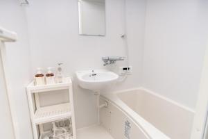 6 minutes walk from Ichikawa Station Single-family house with 3 bedrooms and 1 living room Rich living facilities around