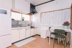 6 minutes walk from Ichikawa Station Single-family house with 3 bedrooms and 1 living room Rich living facilities around