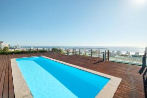 Bright 2bed in Sea Point w Sea Views Helio Haven