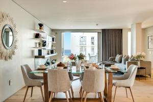 Bright 2bed in Sea Point w Sea Views Helio Haven